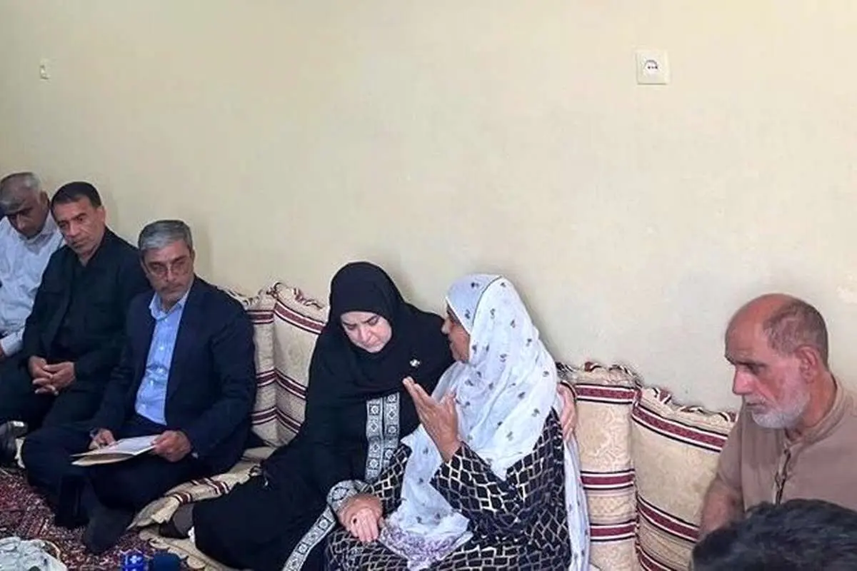 ابلاغ پیام رئیس جمهور به خانواده شهدای بندرخمر