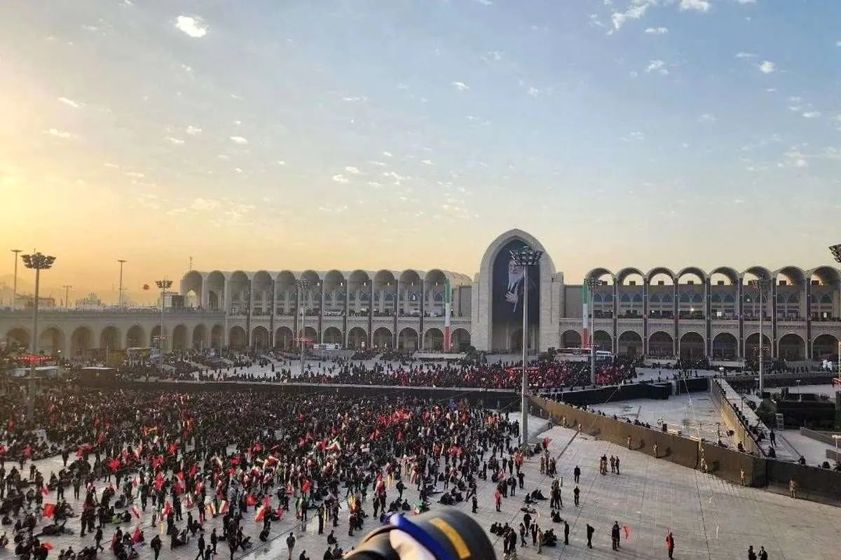 تصاویر; نور قرمز در تصاویر مسجد تهران