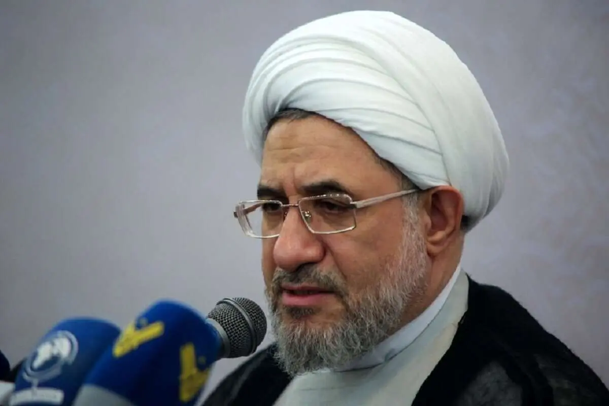 انتقاد از آیت الله اراکی/ به پزشکان توصیه می کنید که از نهج البلاغه صحبت نکنند اما...