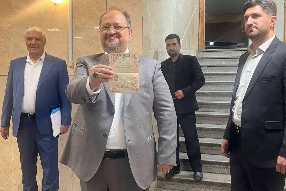 جنجال خوانندگی پسر شریعتمداری