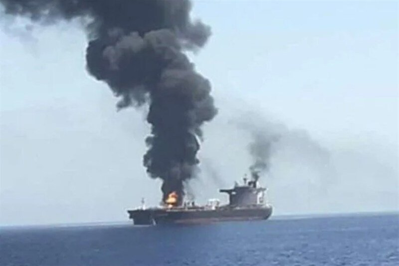 سوپرنفتکش متخلف در هرمز منفجر شد